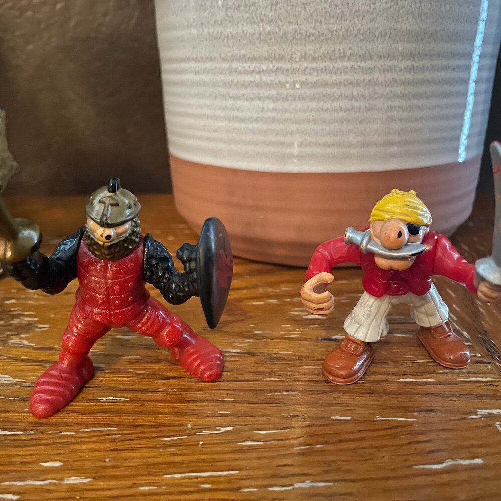 Fisher-Price Pirate w/ Sword & Red Gold Black Knight - Picture 1 of 6